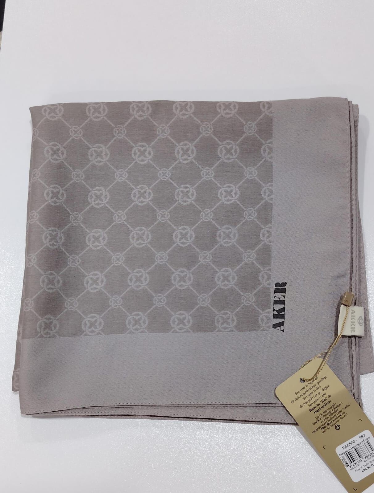 Aker monogram desenli eşarp