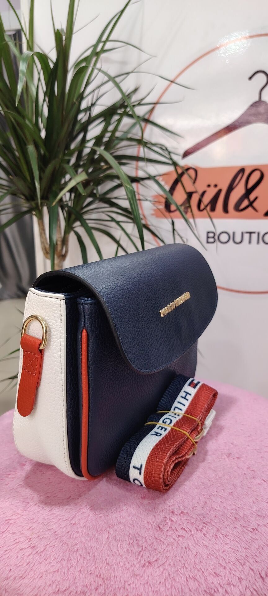 Tommy hilfeger kol çantası