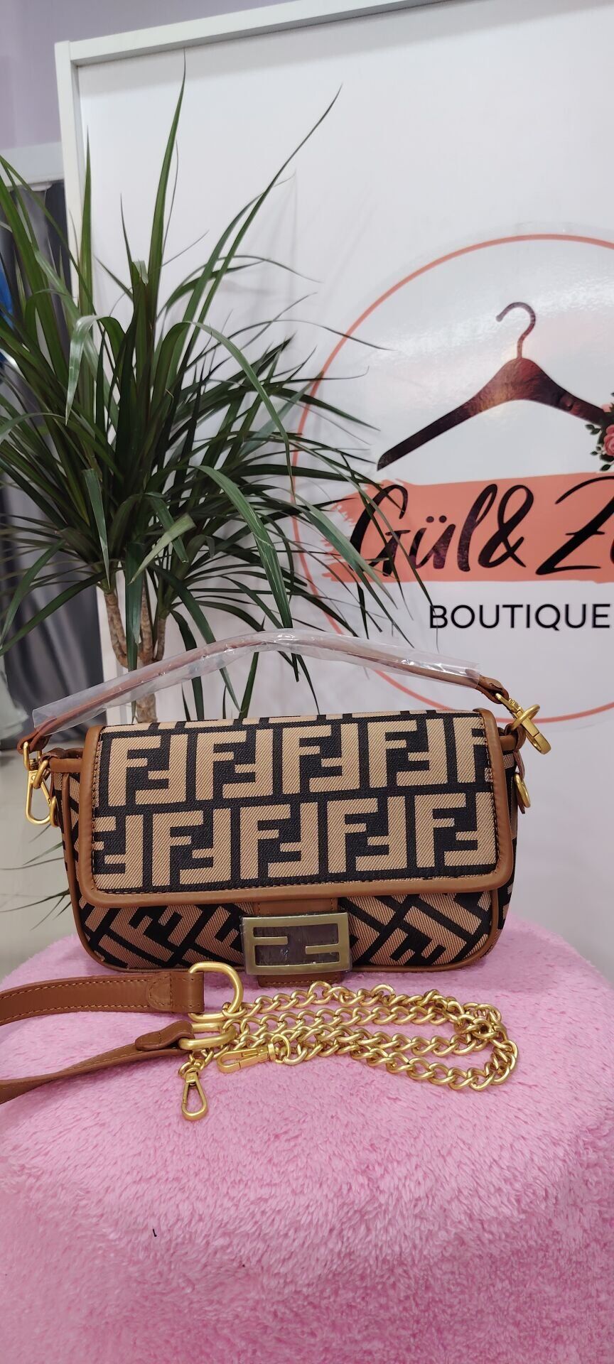 Fendi kol çantası