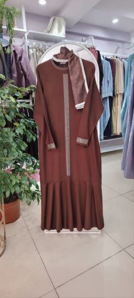 Taş detaylı elbise
