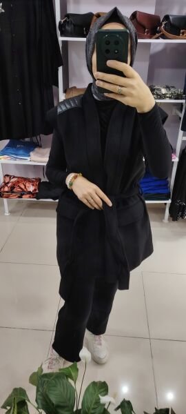 Omuzları deri detaylı kaşe yelek