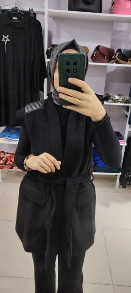 Omuzları deri detaylı kaşe yelek