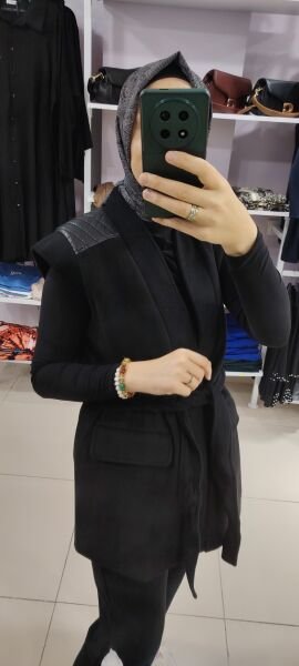 Omuzları deri detaylı kaşe yelek