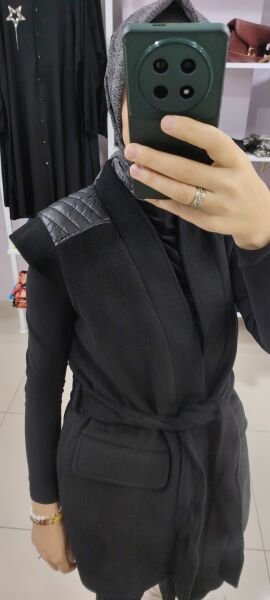 Omuzları deri detaylı kaşe yelek