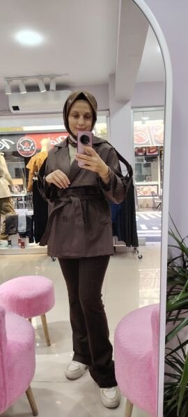 Kısa kahverengi tren