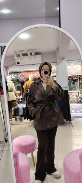 Kısa kahverengi tren