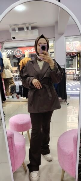 Kısa kahverengi tren