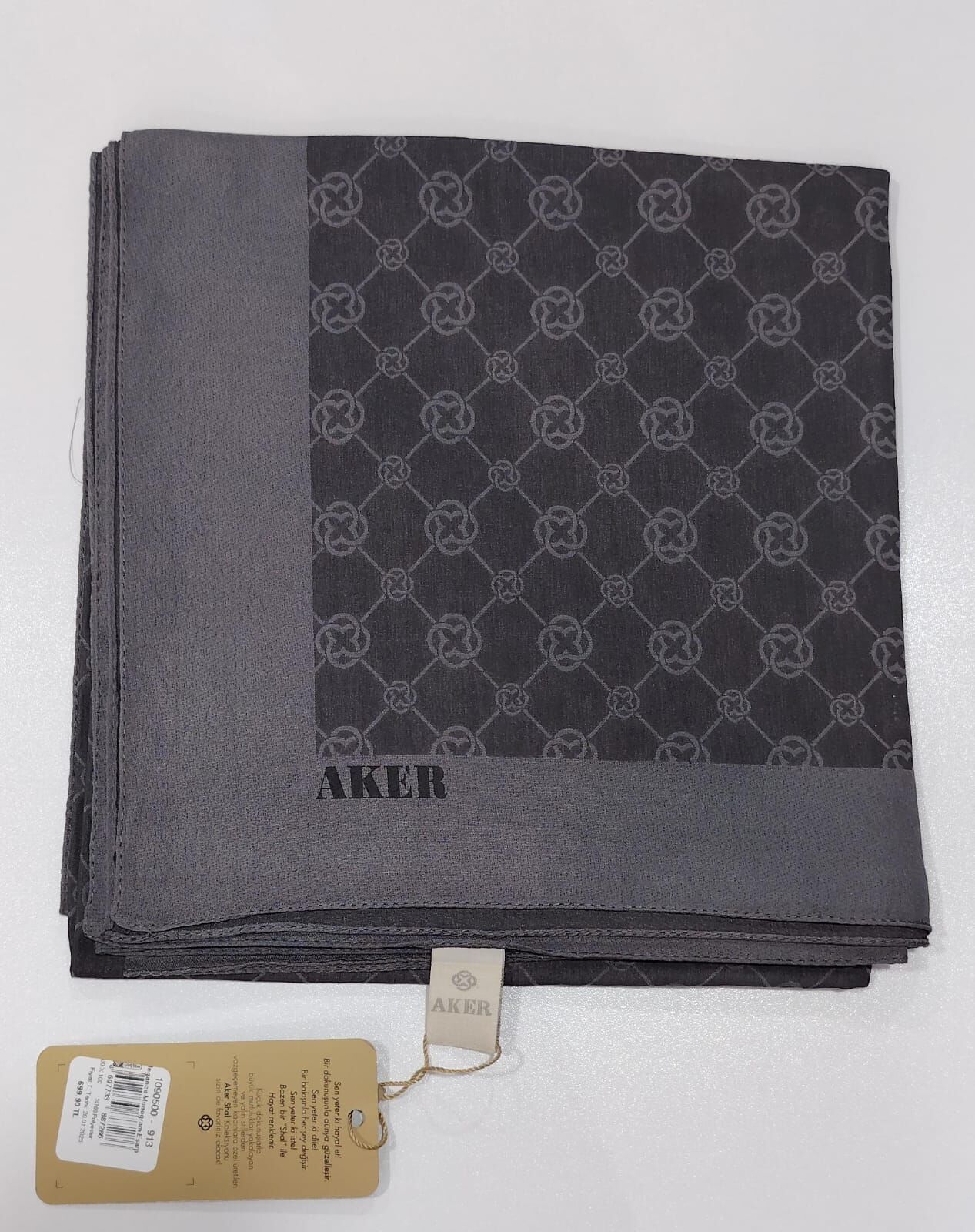 Aker monogram desenli eşarp