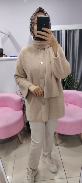 Yaka detaylı gold düğmeli hırka