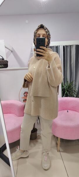 Yaka detaylı gold düğmeli hırka