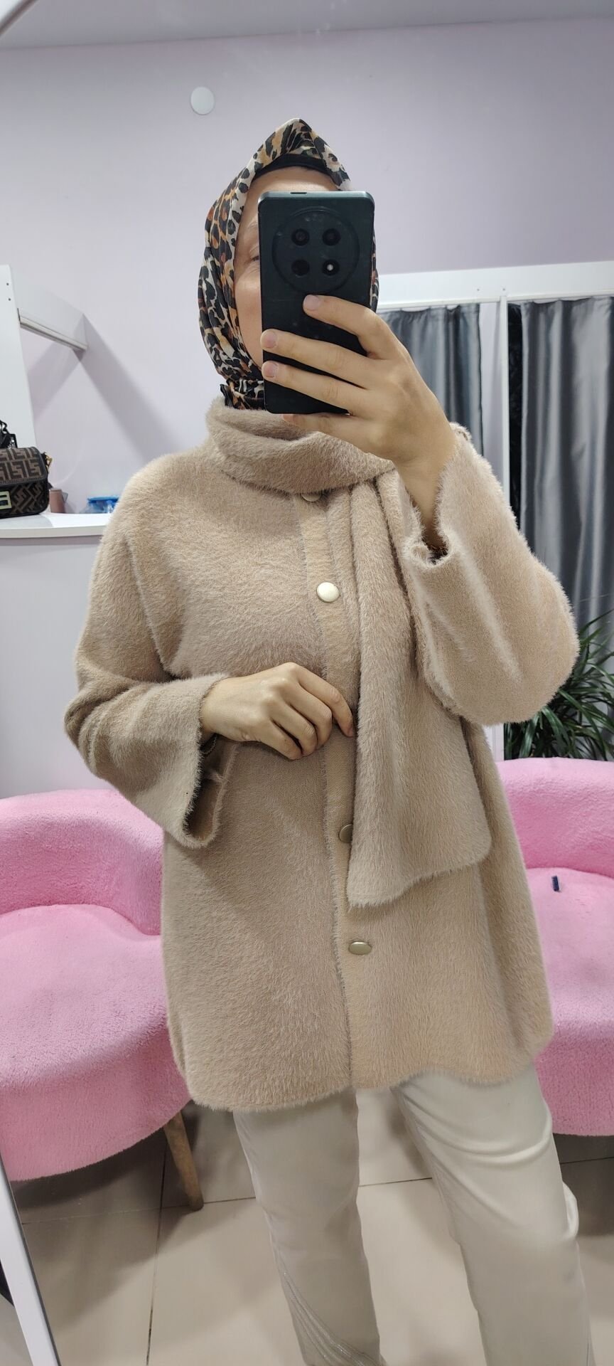 Yaka detaylı gold düğmeli hırka