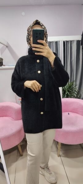 Yaka detaylı gold düğmeli hırka